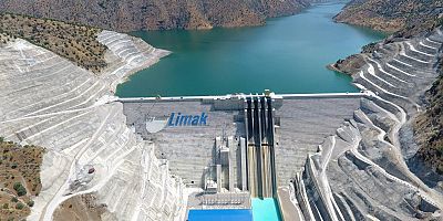 En büyük baraj elektrik üretmeye başladı