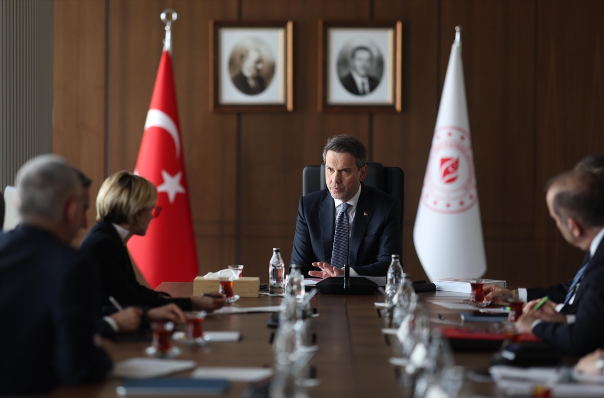 AA-20260413-41096387-41096386-BAKAN_BAYRAKTAR_TPAO_VE_TOTALENERGIESIN_MUTABAKAT_ZAPTI_IMZALADIGINI_BILDIRDI