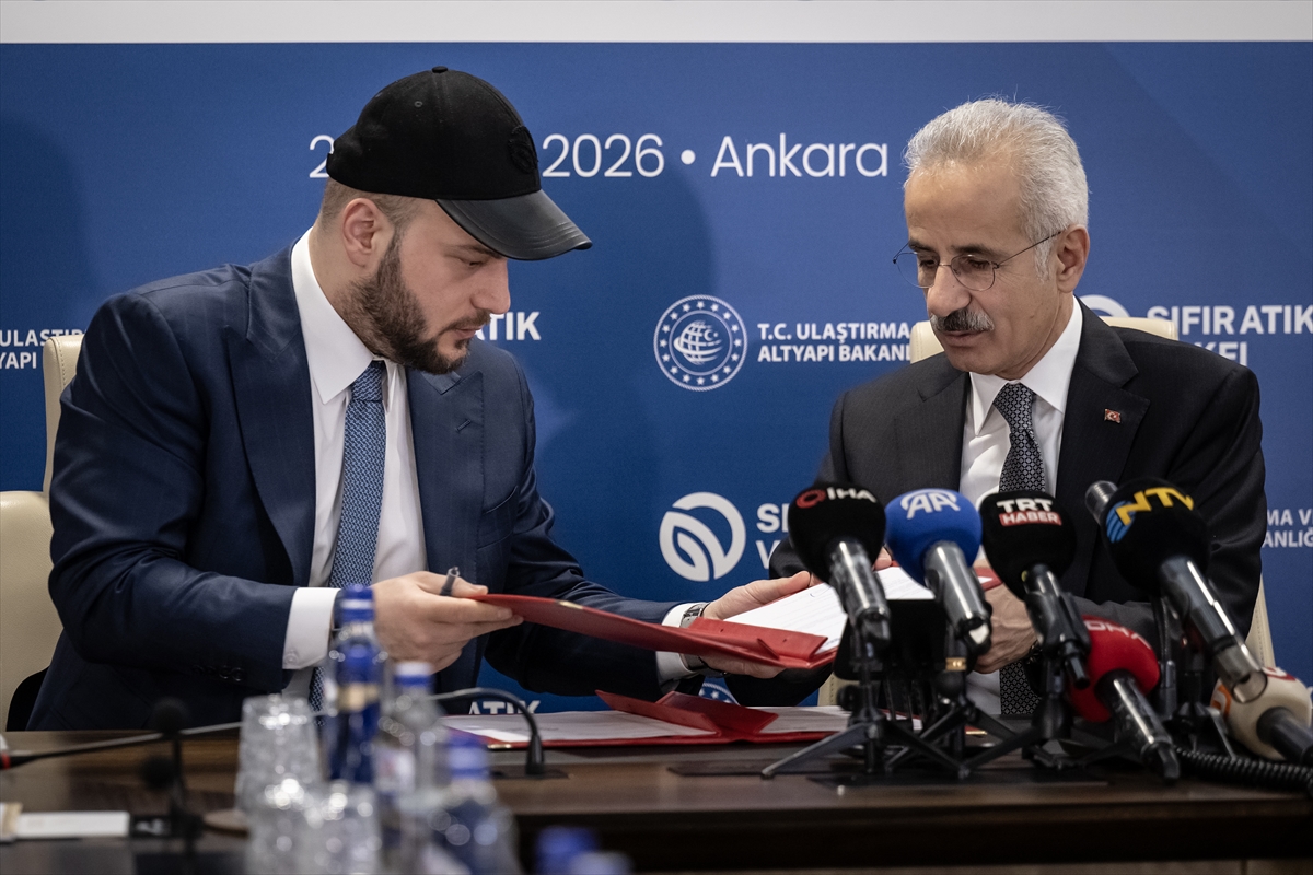 AA-20260429-41239057-41239053-ULASTIRMA_VE_ALTYAPI_BAKANLIGI_ILE_SIFIR_ATIK_VAKFI_ARASINDA_ISBIRLIGI_PROTOKOLU_IMZALANDI