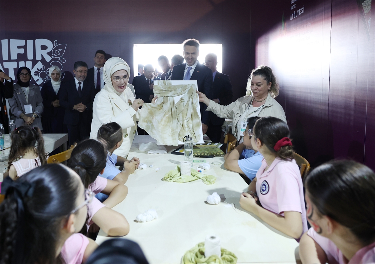 AA-20260605-41589797-41589788-EMINE_ERDOGAN_SIFIR_ATIK_FORUMUNUN_ACILISINDA_KONUSTU