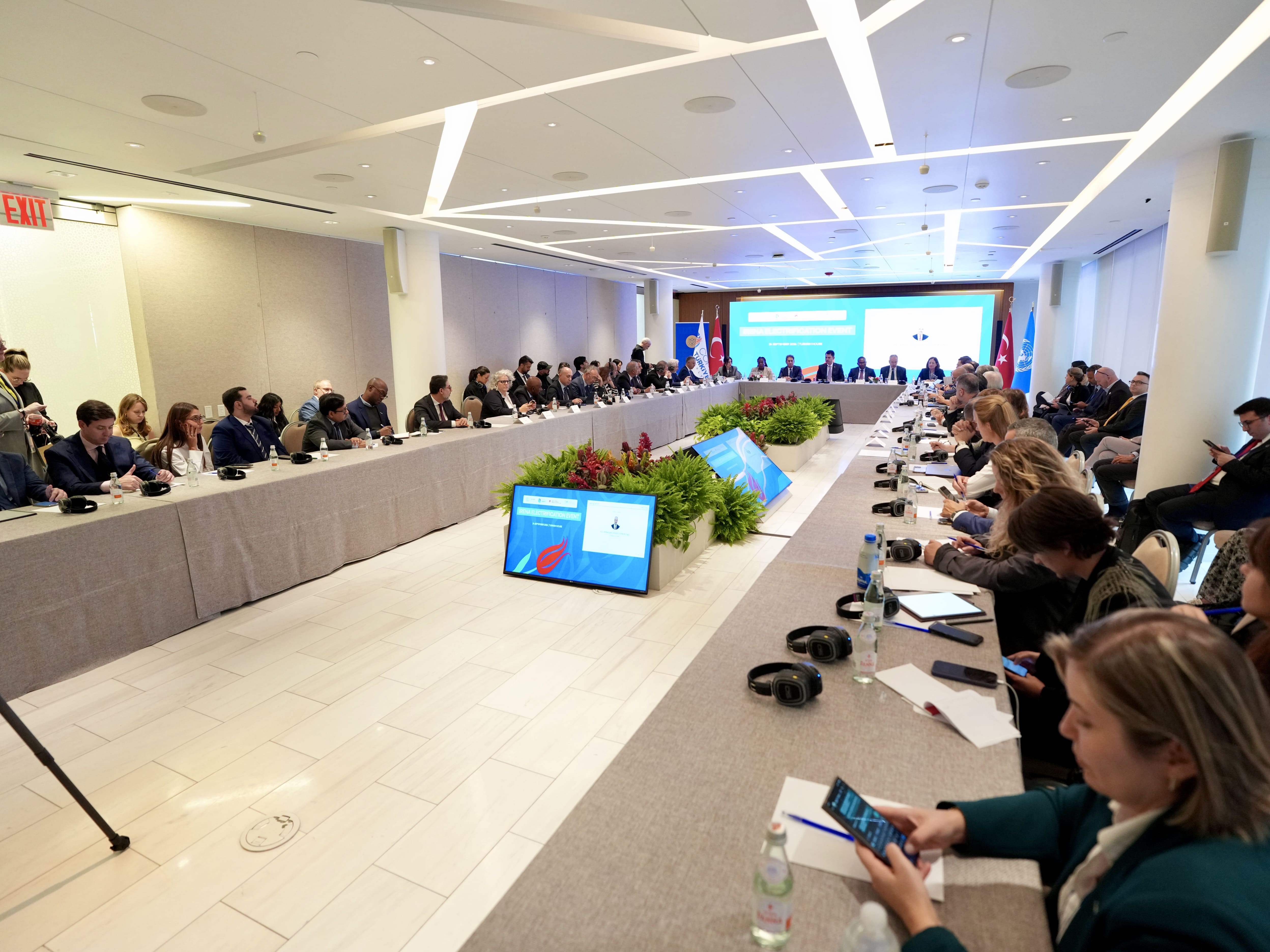 MURAT KURUM IRENA ELEKTRİFİKASYON GÜNÜ  ELEKTRİFİKASYON BAKANLAR TOPLANTISI 00941