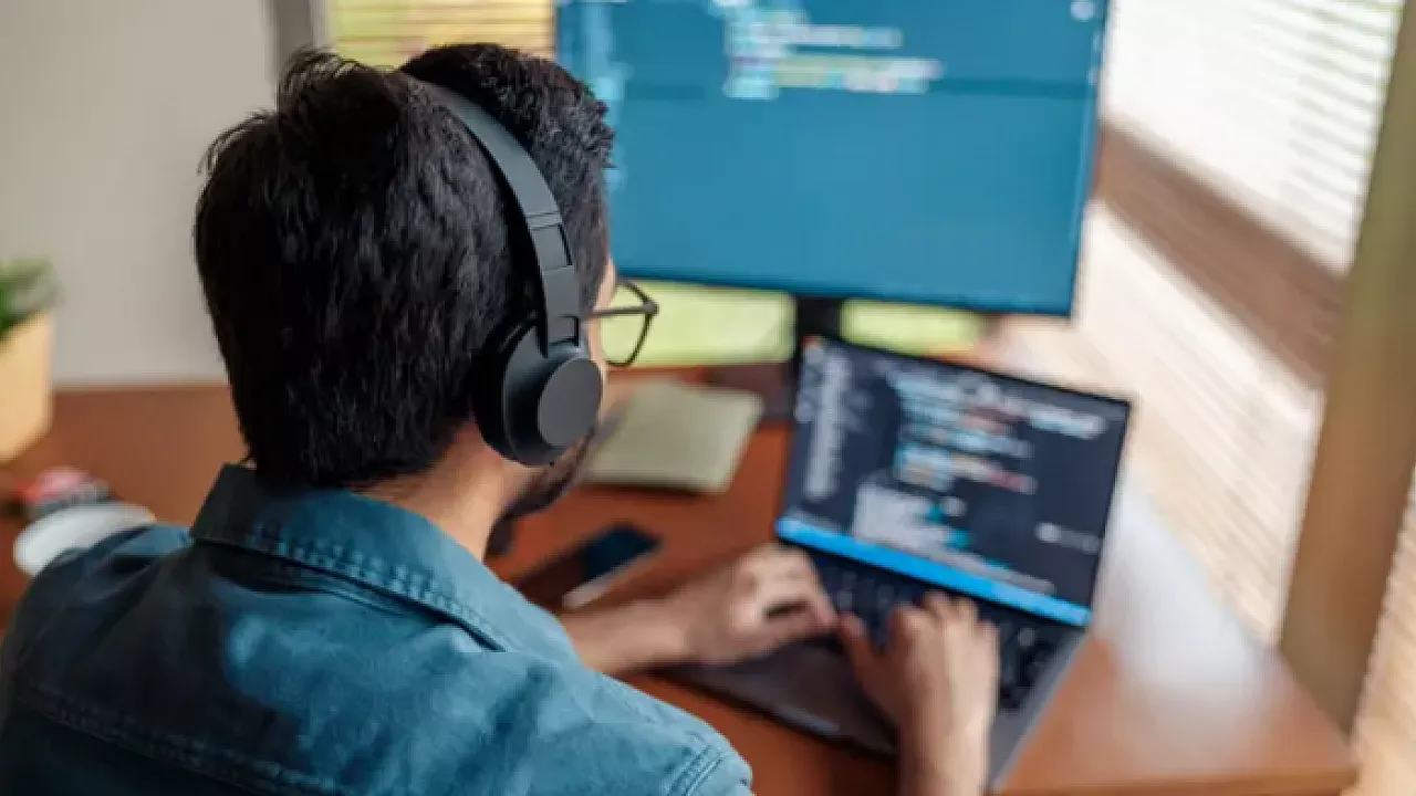 Enerji krizi vurdu: Malezya kamuda uzaktan çalışmaya geçiyor