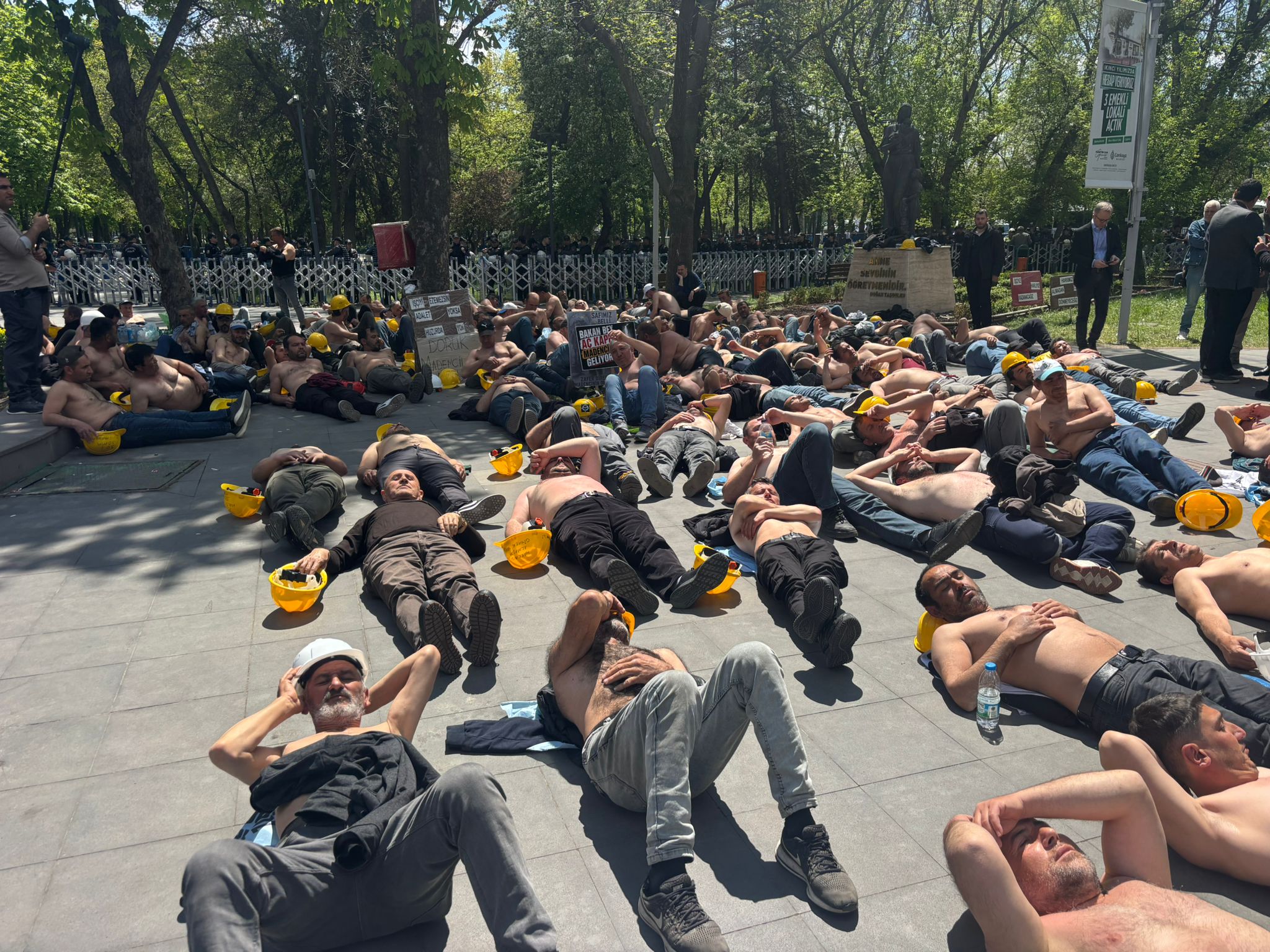 Maaş yok, umut yok: Madenciler Ankara’da direniyor