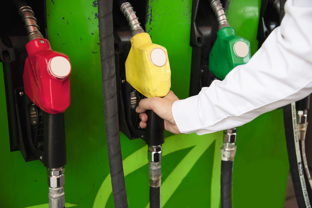 Benzine zam geldi: Akaryakıt fiyatları yeniden değişti