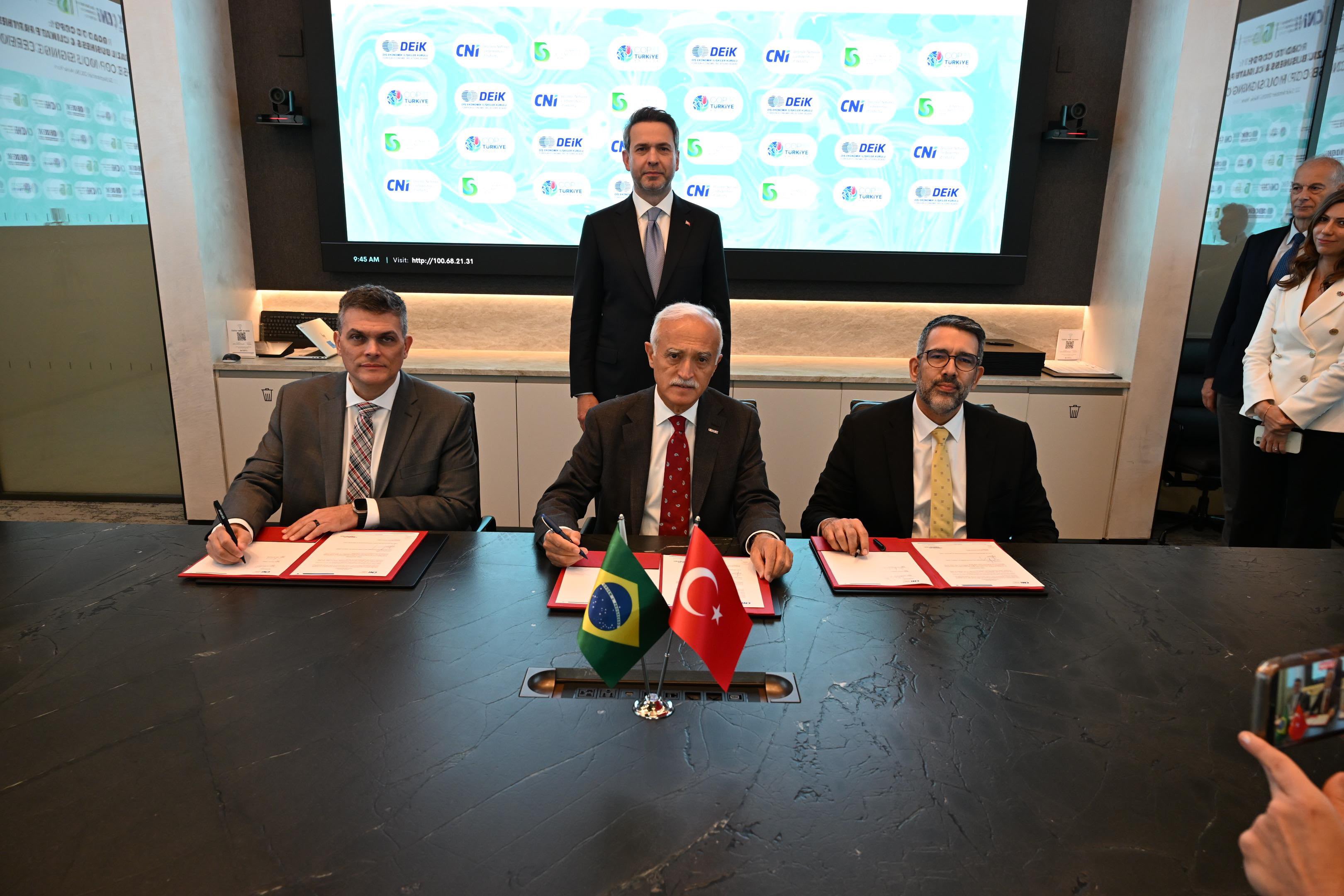 Bakan Bayraktar: Türkiye'nin 2040 enerji vizyonunun temelinde elektrifikasyon olacak
