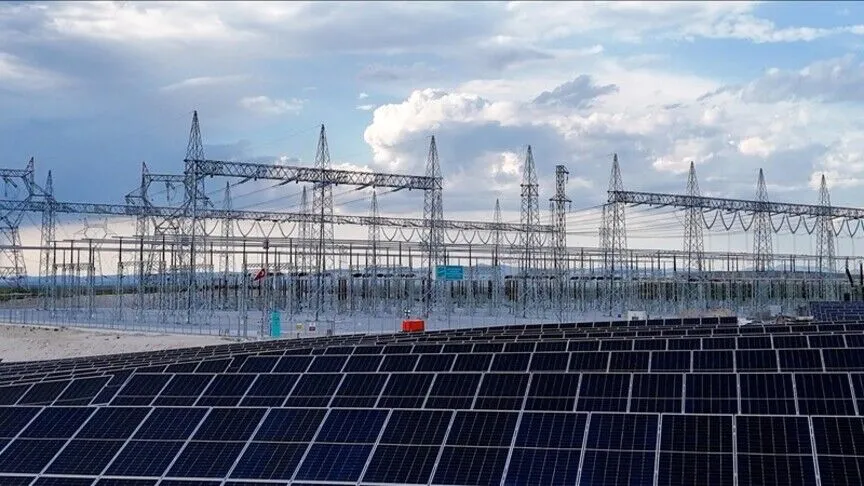 Güneş ve rüzgar enerjisi nükleeri geçiyor