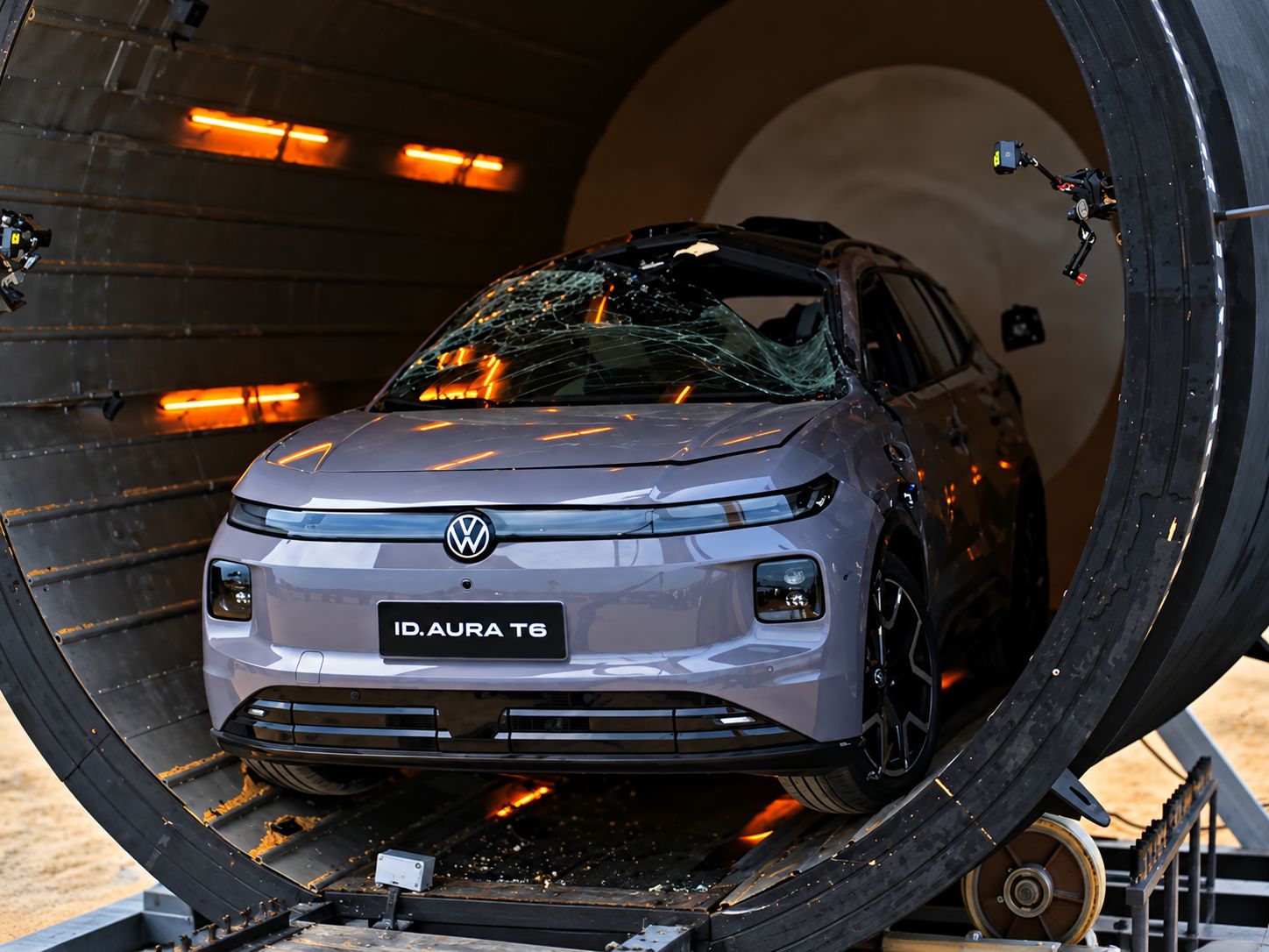 Volkswagen elektrikli SUV'u 160 derecede 50 kez döndürdü