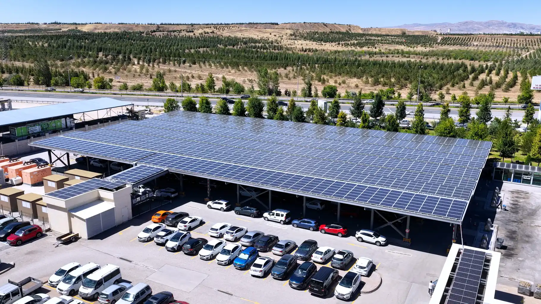 Bakanlık elektriğinin yüzde 90'ını güneşten karşılıyor