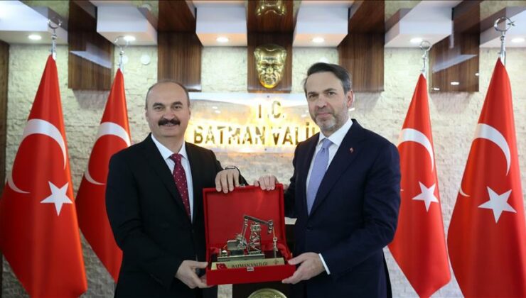 Bakan Bayraktar Batman Valiliğini Ziyaret Etti