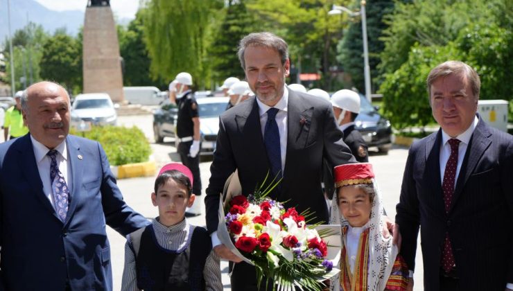 Bakan Bayraktar Erzincan’da