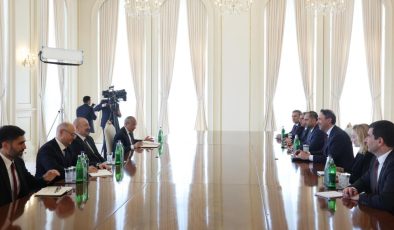 Bakan Bayraktar Bakü Enerji Haftası’nda