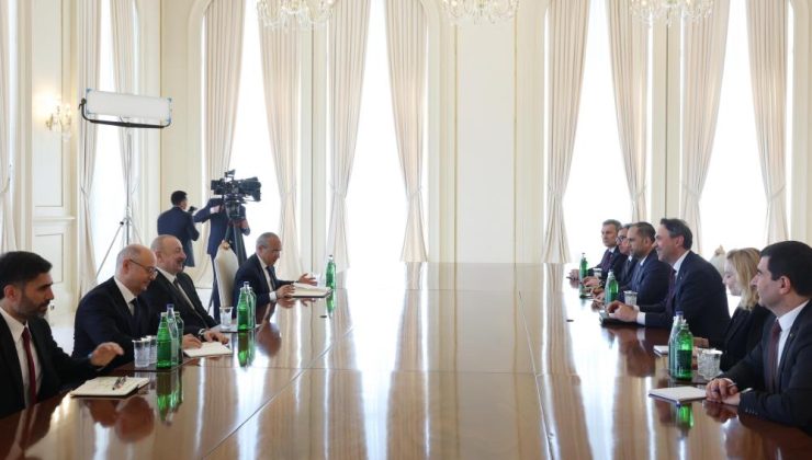 Bakan Bayraktar Bakü Enerji Haftası’nda