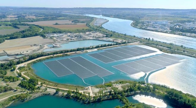 Avrupa’nın en büyük yüzer GES’i Fransa’da açıldı